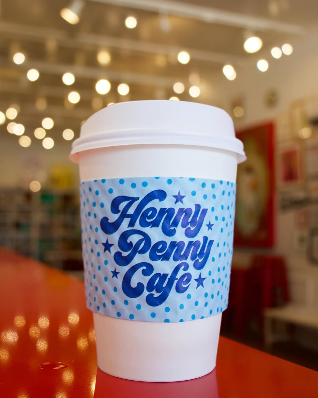 Java Jacket branded sleeve in use at @hennypennycafe.