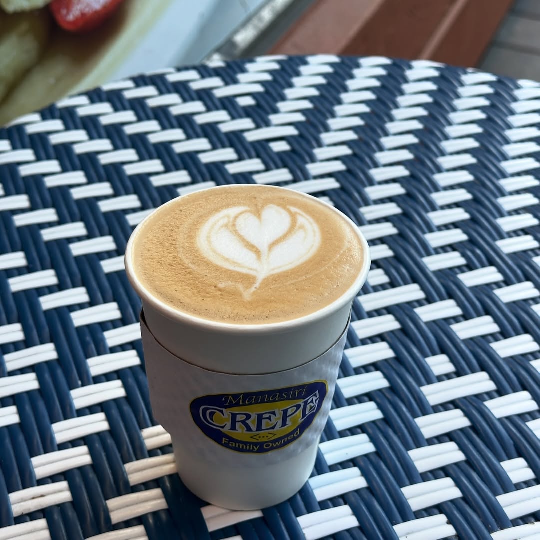 Java Jacket branded sleeve in use at @manasiricrepe.